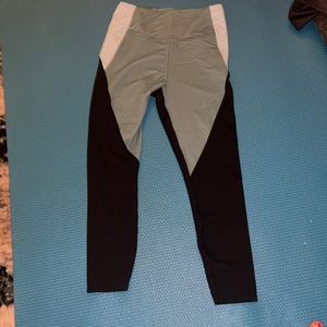 Victoria Secret On Point ankle length leggings size 10 new